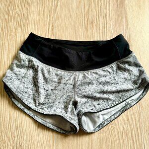 Lululemon Speed Up Size 2 - 2.5 inch - Low Rise
